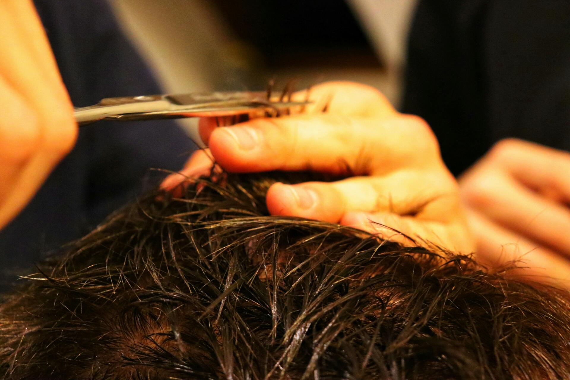 Stylist cutting split ends